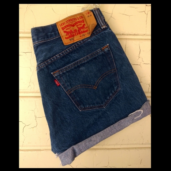 Vintage Levi's 501 High Waisted Mom Shorts - Picture 4 of 5